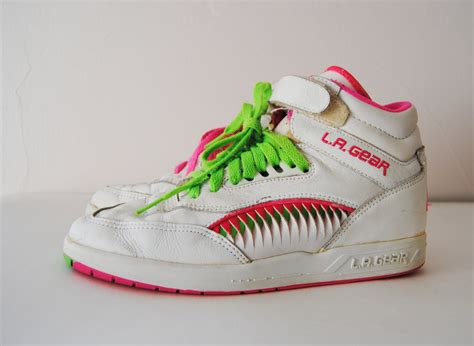 la gear sneakers 90s.